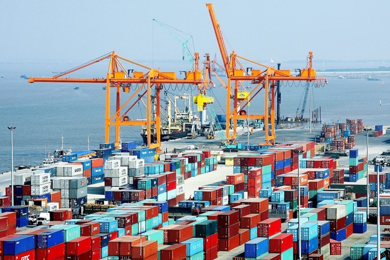 Xuất khẩu duy trì đà mạnh, xuất siêu vượt 13 tỷ USD