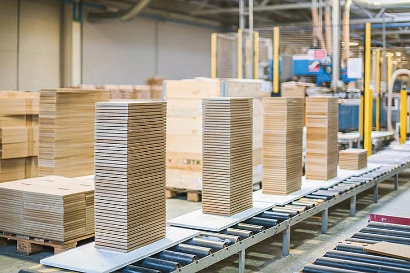 Xuất khẩu duy trì đà mạnh, xuất siêu vượt 13 tỷ USD