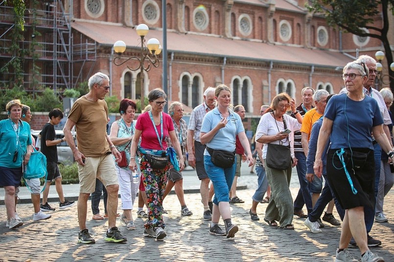 Du lịch Việt chạy nước rút cuối năm: Liệu 25 triệu khách quốc tế có thành hiện thực?