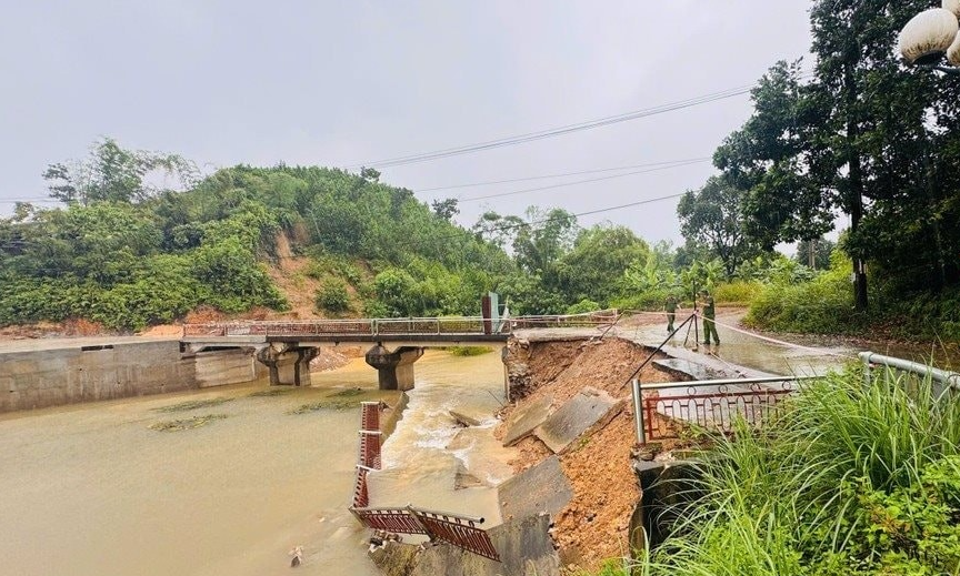 Ảnh hưởng hoàn lưu bão số 10, trên địa bàn tỉnh Lào Cai mưa to đến rất to, lượng mưa phổ biến 70-150mm, có nơi mưa rất to trên 250mm gây lũ ống, lũ quét và sạt lở đất, ngập lụt ở một số nơi.
