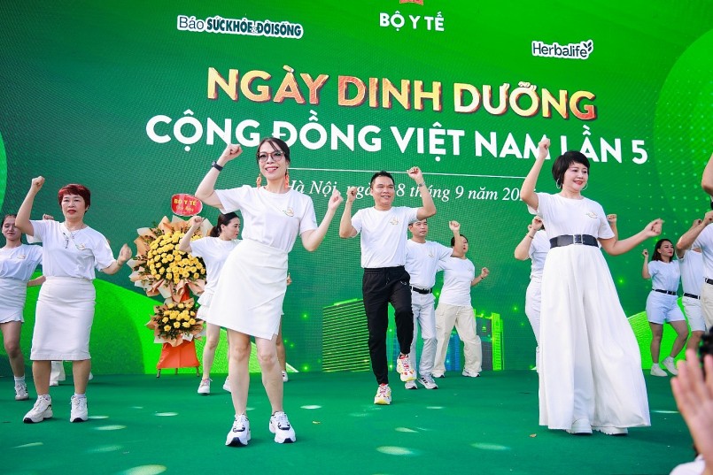 Ông Nguyễn Thành Đạt – Giám Đốc Truyền Thông Cấp Cao Herbalife Việt Nam hòa chung không khí Ngày dinh dưỡng cộng đồng Việt Nam lần 5