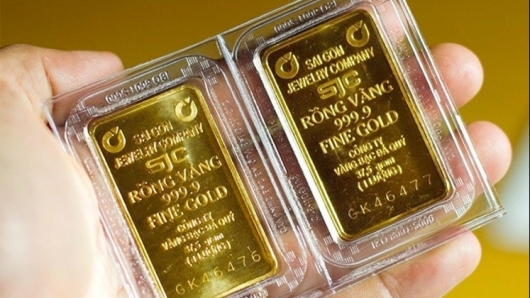 Giá vàng SJC vượt 137 triệu, liệu đà tăng còn tiếp diễn?