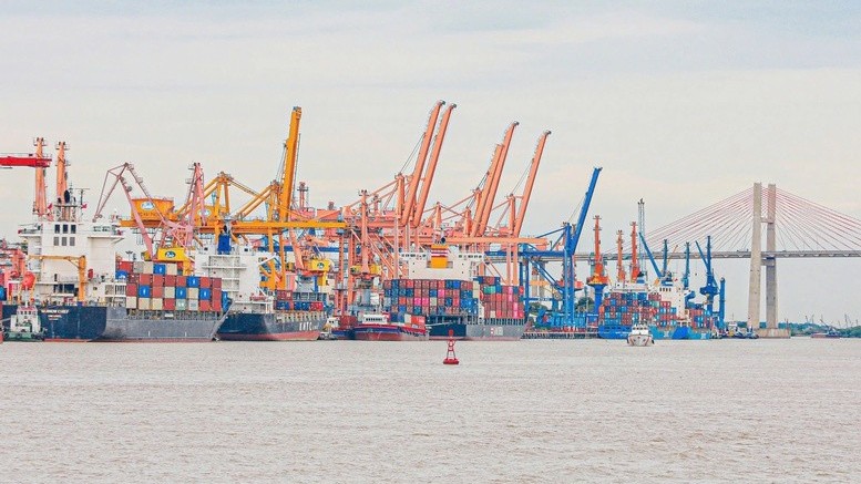 ADB nâng dự báo tăng trưởng Việt Nam lên 6,7% nhờ xuất khẩu và FDI tích cực