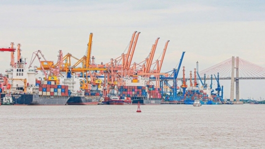 ADB nâng dự báo tăng trưởng Việt Nam lên 6,7% nhờ xuất khẩu và FDI tích cực