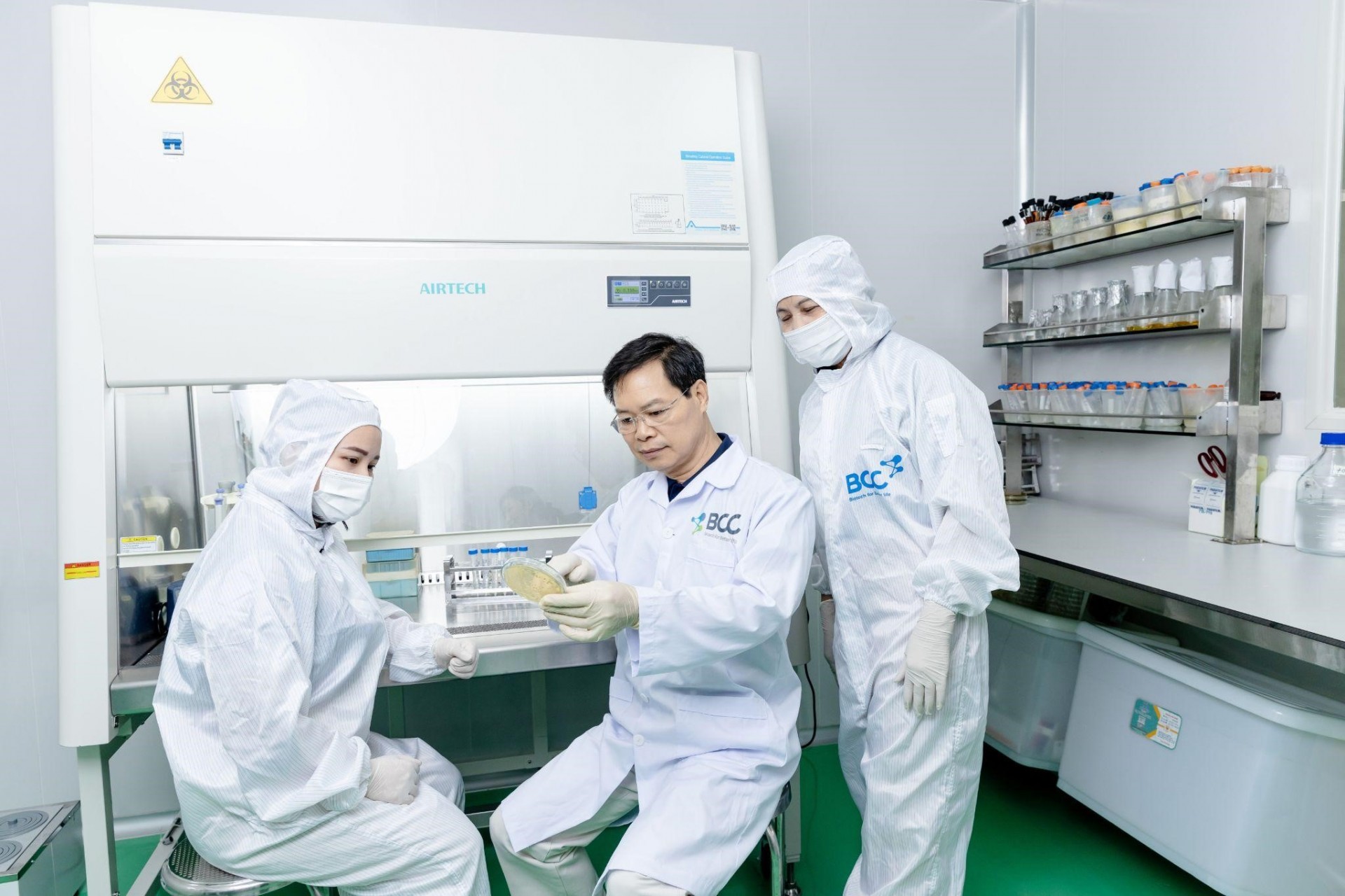 Hình ảnh bên trong phòng Men Vi sinh đạt chuẩn GMP của BCC Pharma Hình ảnh bên trong phòng Men Vi sinh đạt chuẩn GMP của BCC Pharma