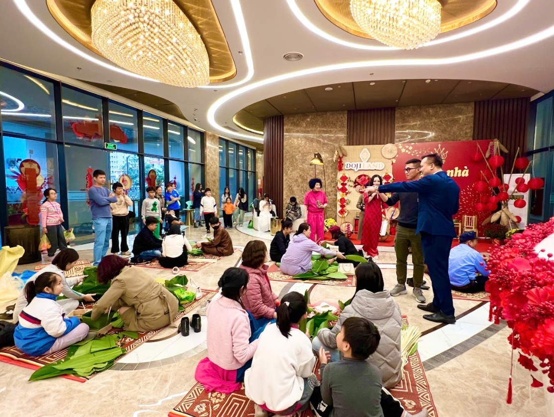 Bàn giao sổ hồng cho cư dân Diamond Crown Hai Phong