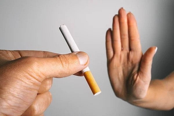 Trong hơn 100.000 ca tử vong mỗi năm, có khoảng 84.500 người qua đời do các bệnh liên quan đến hút thuốc chủ động và gần 19.000 người tử vong do phơi nhiễm với khói thuốc thụ động.