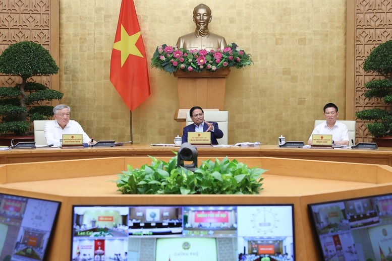 Thủ tướng chỉ rõ những hạn chế, bất cập bên cạnh kết quả đạt được - Ảnh: VGP