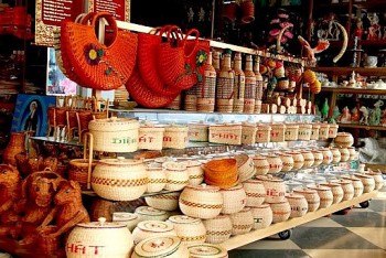 Hội chợ Làng nghề Việt Nam 2025: Cầu nối thị trường, lan tỏa thương hiệu thủ công và OCOP Việt