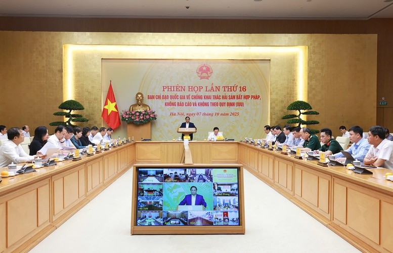 Thủ tướng Phạm Minh Chính chủ trì Phiên họp lần thứ 16 Ban Chỉ đạo Quốc gia về chống khai thác hải sản bất hợp pháp, không báo cáo và không theo quy định (IUU) - Ảnh: VGP