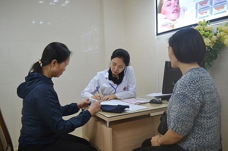 Khi hàng rào bảo vệ da bị tổn thương hoặc có các vết trầy xước, vi khuẩn như tụ cầu, liên cầu sẽ dễ dàng xâm nhập.