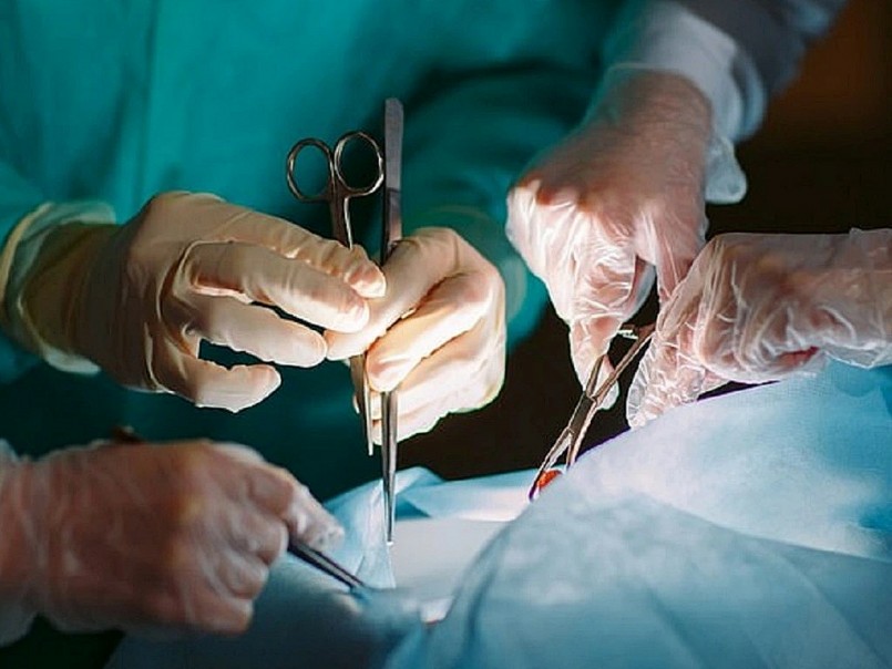 Đề xuất tăng phụ cấp mổ và tiền trực cho nhân viên y tế lên gần 3 lần