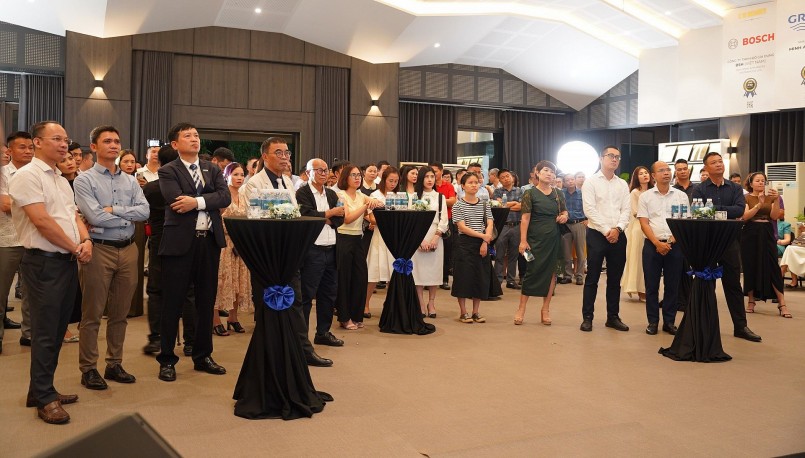 Giới chuyên môn quan tâm các tính năng nổi trội của gạch ốp lát Eurotile và đá nung kết Vasta Stone.