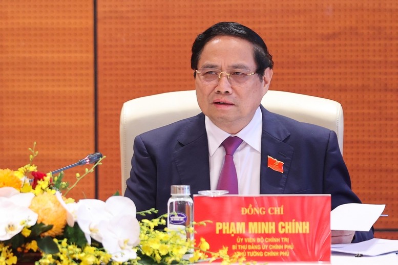 Thủ tướng phát biểu thảo luận tại tổ trong phiên làm việc chiều 12/10 của Đại hội đại biểu Đảng bộ Chính phủ lần thứ I, nhiệm kỳ 2025-2030 - Ảnh: VGP