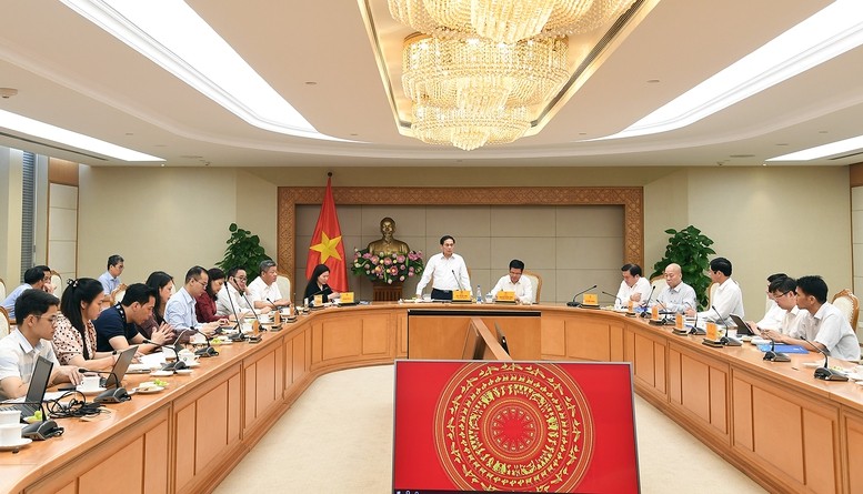Phó Thủ tướng quán triệt yêu cầu các mặt hàng đưa vào triển lãm phải là những mặt hàng tiêu biểu, được kiểm soát chặt chẽ về chất lượng - Ảnh: VGP