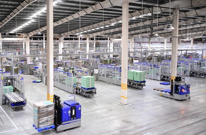 Vinamilk đã khánh thành hai “siêu nhà máy” hiện đại bậc nhất khu vực vào năm 2013 - cột mốc quan trọng đưa ngành sữa Việt Nam vươn tầm thế giới, khẳng định năng lực sản xuất và tiêu chuẩn công nghệ quốc tế.
