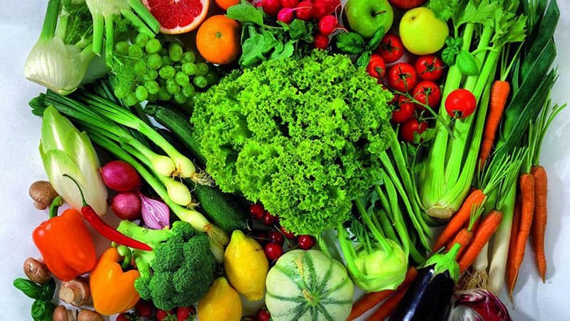 Rau xanh và trái cây là thành phần không thể thiếu trong một chế độ ăn uống lành mạnh.