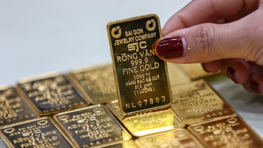 Giá vàng hôm nay 15/10: SJC lập đỉnh lịch sử mới, bán ra vượt 147 triệu đồng/lượng