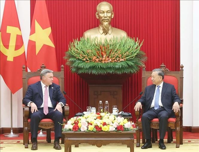 Tổng Bí thư Tô Lâm tiếp ông Eric Hambly, Chủ tịch Hội đồng quản trị kiêm Tổng Giám đốc điều hành Tập đoàn Murphy Oil. (Ảnh: TTXVN)