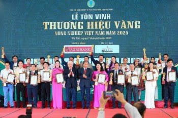 Tôn vinh 90 