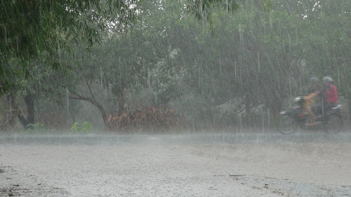 Bão số 12 áp sát: Miền Trung chuẩn bị cho kịch bản mưa trên 900mm