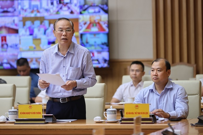 Thứ trưởng Bộ Nông nghiệp và Môi trường Phùng Đức Tiến báo cáo tại cuộc họp - Ảnh: VGP