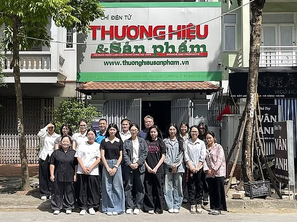 Tạp chí Thương hiệu và Sản phẩm tiếp nhận sinh viên Học viện Phụ nữ Việt Nam đến thực tập