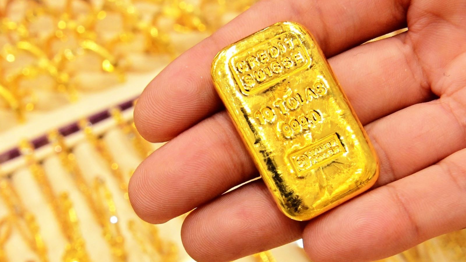 Giá vàng lao dốc: Chuyên gia cảnh báo rủi ro 'bỏng tay' cho người mua đu đỉnh