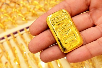Giá vàng lao dốc: Chuyên gia cảnh báo rủi ro 
