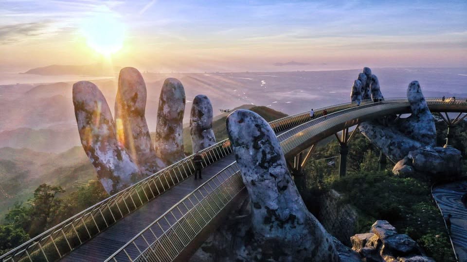 Cầu Vàng –  Vì sao Bà Nà Hills khiến truyền thông châu Âu say đắm?