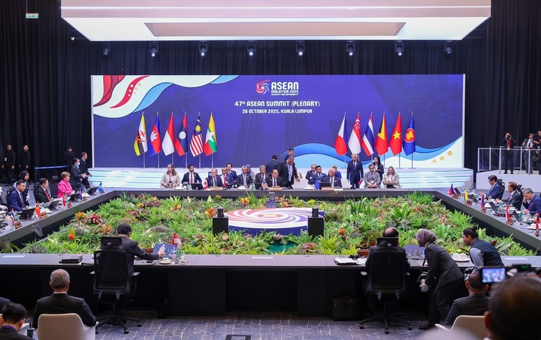 Các nhà lãnh đạo ASEAN nhấn mạnh tầm quan trọng và quyết tâm thực hiện hiệu quả Tầm nhìn Cộng đồng ASEAN 2045 và các kế hoạch chiến lược đã thông qua - Ảnh: VGP Các nhà lãnh đạo ASEAN nhấn mạnh tầm quan trọng và quyết tâm thực hiện hiệu quả Tầm nhìn Cộng đồng ASEAN 2045 và các kế hoạch chiến lược đã thông qua - Ảnh: VGP
