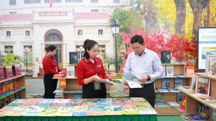Nhà xuất bản Giáo dục Việt Nam tham gia Hội chợ Mùa Thu 2025 Nhà xuất bản Giáo dục Việt Nam tham gia Hội chợ Mùa Thu 2025