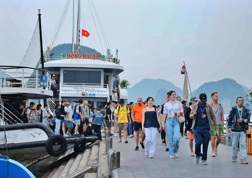 Khách Trung Quốc trở lại Quảng Ninh, du lịch biên giới sôi động trở lại Khách Trung Quốc trở lại Quảng Ninh, du lịch biên giới sôi động trở lại