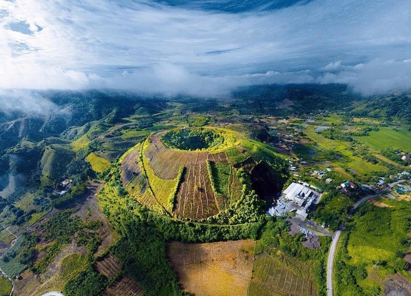 Núi lửa Nâm Kar - một trong năm miệng núi lửa tiêu biểu trong Công viên địa chất toàn cầu UNESCO Đắk Nông (Ảnh: Trần An). Núi lửa Nâm Kar - một trong năm miệng núi lửa tiêu biểu trong Công viên địa chất toàn cầu UNESCO Đắk Nông (Ảnh: Trần An).