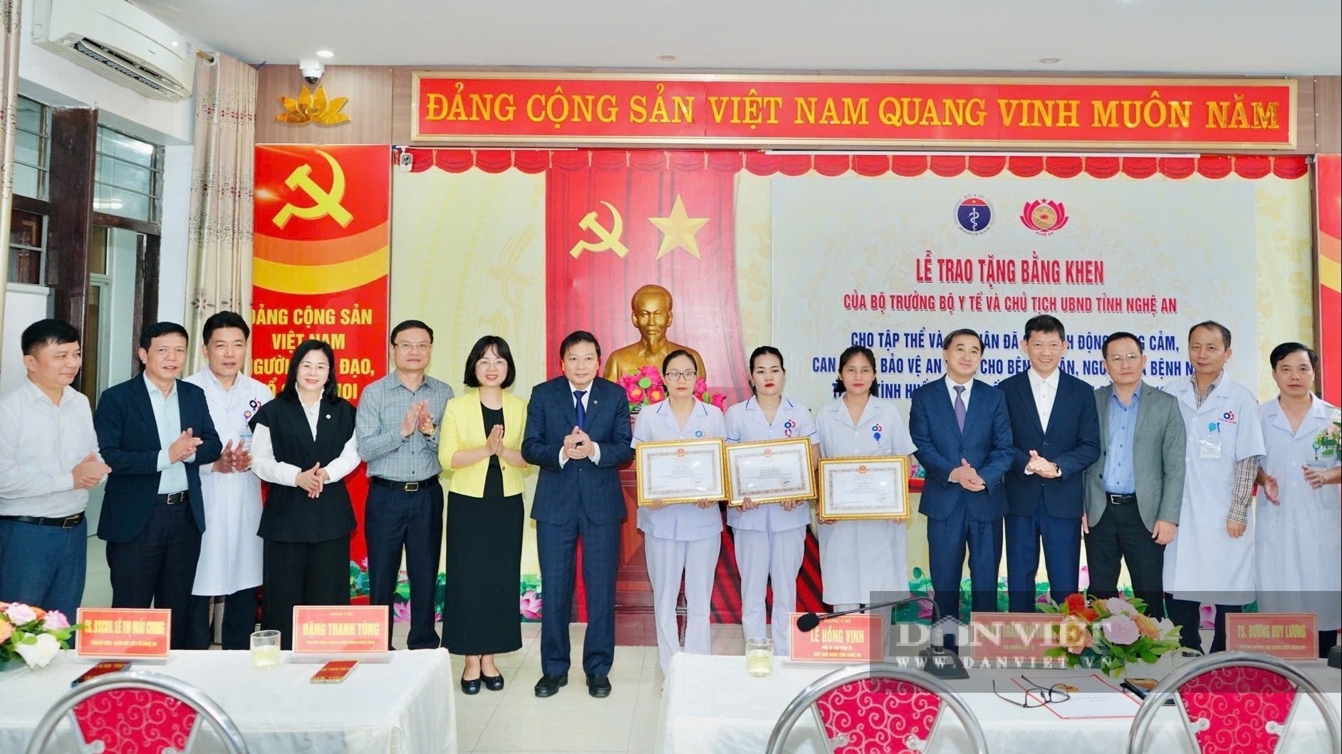 Bộ Y tế vinh danh các điều dưỡng dũng cảm, quên mình cứu bệnh nhi tại Nghệ An