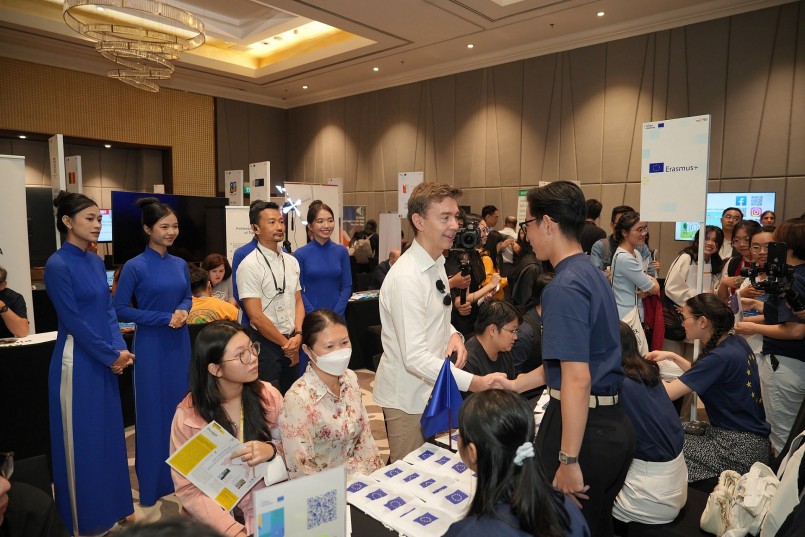 Tuần lễ Giáo dục Châu Âu 2025: Tri thức là nguồn năng lượng cho sự đổi mới và phát triển bền vững Tuần lễ Giáo dục Châu Âu 2025: Tri thức là nguồn năng lượng cho sự đổi mới và phát triển bền vững