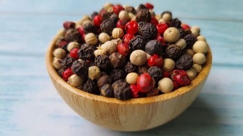 Giá hồ tiêu hôm nay 29/10: Đi ngang ở mức cao, trái ngược với đà lao dốc của cà phê