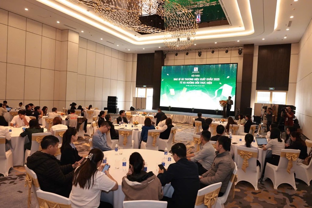 Quang cảnh hội thảo. Quang cảnh hội thảo.