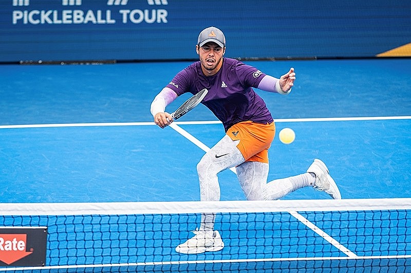 Các động tác xoay người và dừng đột ngột gây áp lực lớn lên khớp gối.