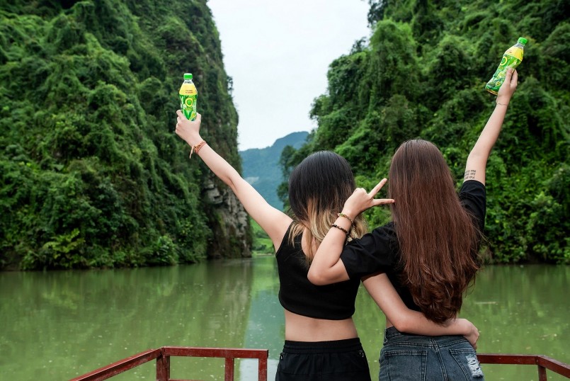 Được làm từ lá trà xanh nguyên chất với EGCG, Trà Xanh Không Độ mang đến cảm giác tươi mát để giải nhiệt cuộc sống mọi lúc, mọi nơi. Được làm từ lá trà xanh nguyên chất với EGCG, Trà Xanh Không Độ mang đến cảm giác tươi mát để giải nhiệt cuộc sống mọi lúc, mọi nơi.