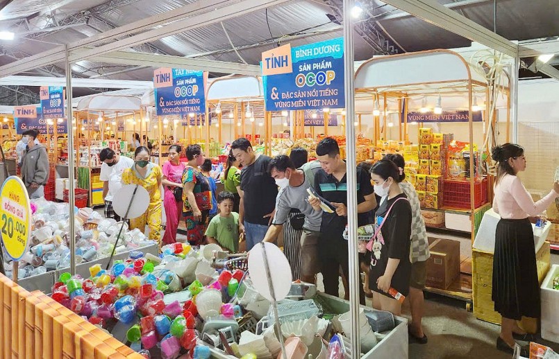 Nhiều hoạt động sôi nổi tại lễ hội Óoc Om Bóc – Đua ghe Ngo