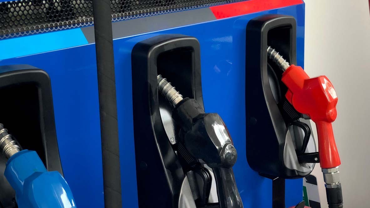 Giá xăng dầu quay đầu tăng, RON 95 lên gần 20.500 đồng/lít