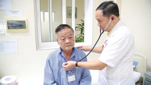 Bí quyết chiến thắng ung thư phổi của cụ ông hút thuốc nửa thế kỷ