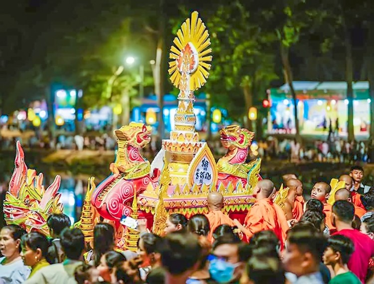 Lễ hội Ok Om Bok – Hành trình tìm về miền trăng của người Khmer Lễ hội Ok Om Bok – Hành trình tìm về miền trăng của người Khmer