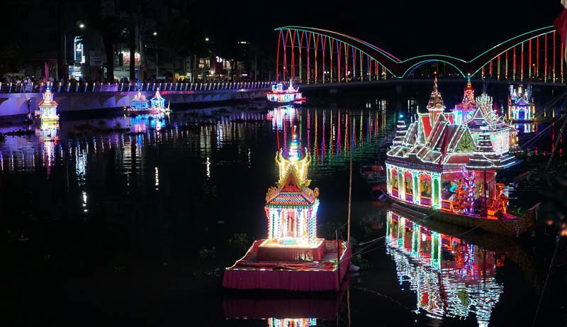 Lễ hội Ok Om Bok – Hành trình tìm về miền trăng của người Khmer Lễ hội Ok Om Bok – Hành trình tìm về miền trăng của người Khmer