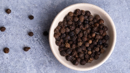 Giá tiêu hôm nay 31/10: Chạm đỉnh 146.000 đồng/kg, doanh nghiệp tăng cường gom hàng xuất khẩu