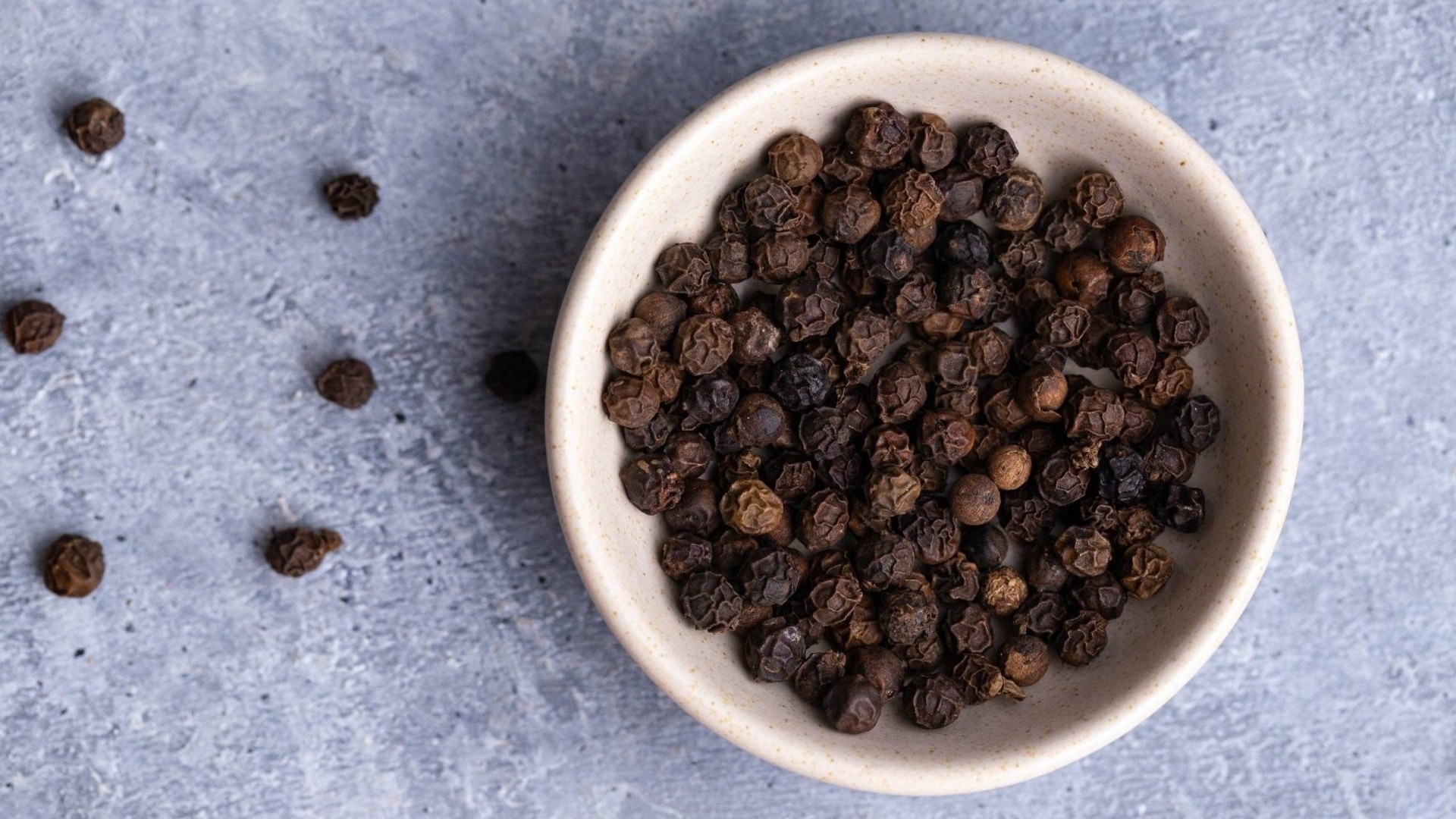 Giá tiêu hôm nay 31/10: Chạm đỉnh 146.000 đồng/kg, doanh nghiệp tăng cường gom hàng xuất khẩu