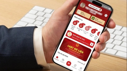 Từ hôm nay (1/11): Đi chứng thực chỉ cần mang theo điện thoại có VNeID