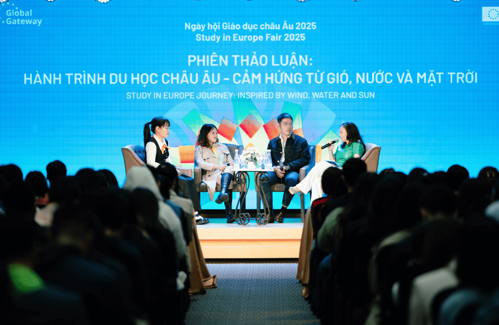 Giới trẻ Hà Nội hào hứng khám phá cơ hội học tập tại 