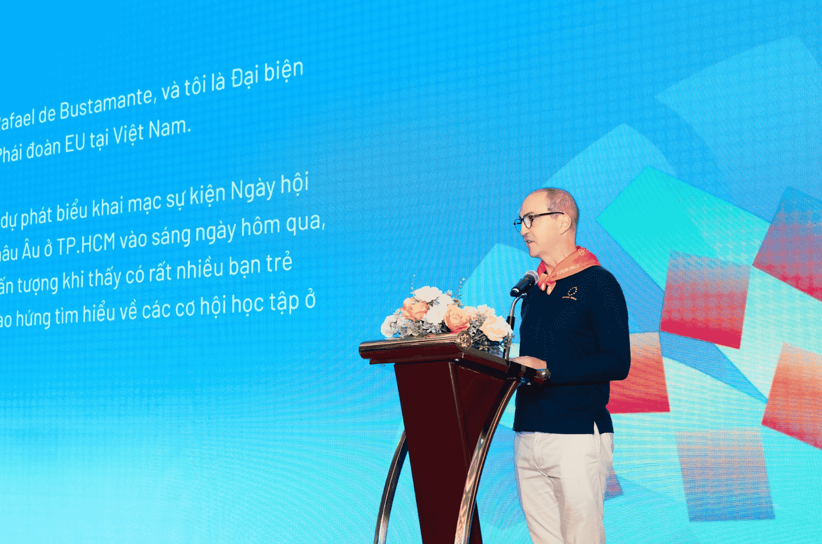 Giới trẻ Hà Nội hào hứng khám phá cơ hội học tập tại 